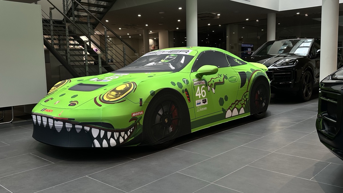 Porsche 911 GT3R — Racing #46